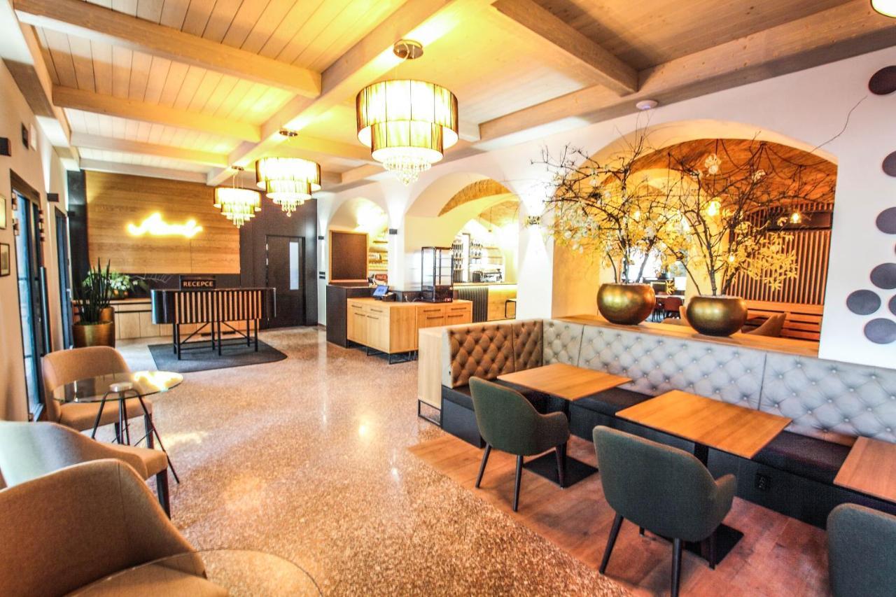 Hotel Mariel Znojmo Exteriör bild